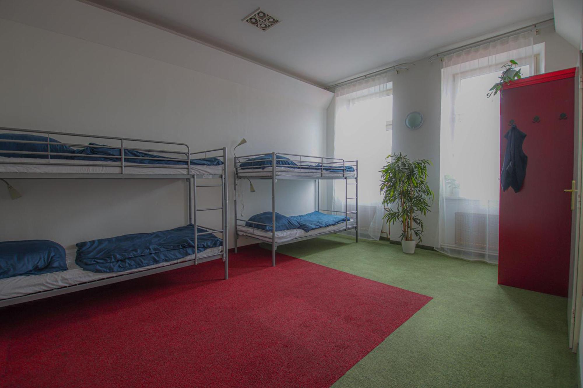 In Hostel Прага Екстер'єр фото